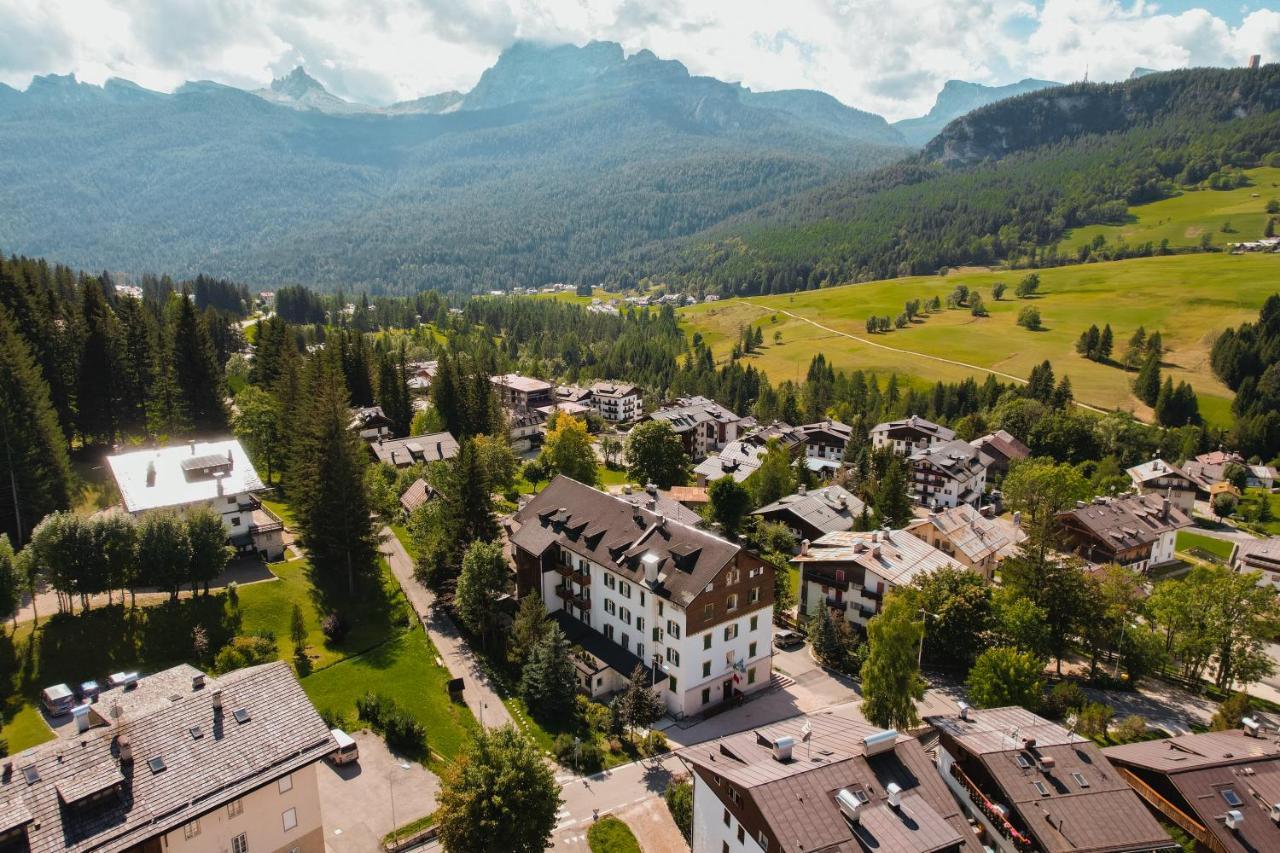 Hotel Serena Cortina Cortina dʼAmpezzo Exterior foto